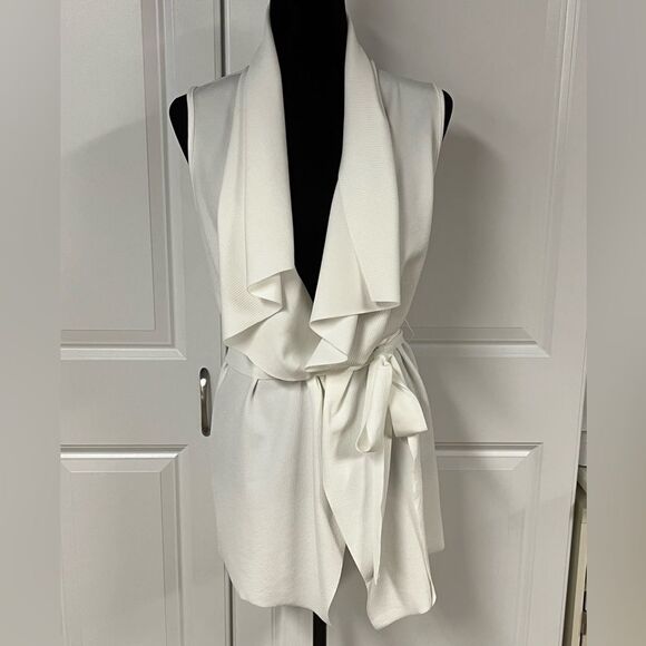 SHEIN Solid Waterfall Vest With Belt - Picture 3 of 8